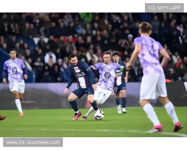 图卢兹新星阿齐兹:梦想成真首秀巴黎 图卢兹新星阿齐兹:梦想成真首秀巴黎